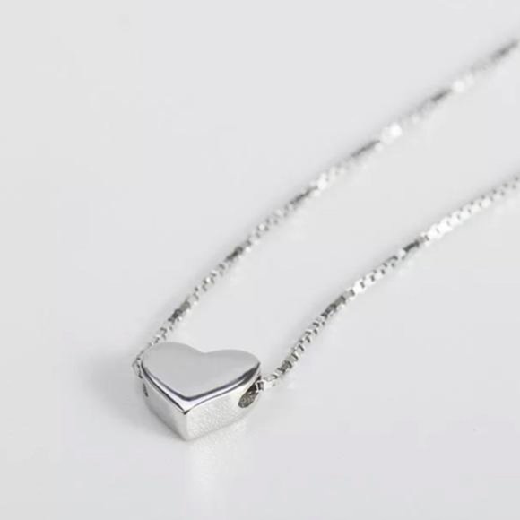 NEW SILVER HEART SHAPED PENDANT NECKLACE, NICE NECKLACE, CUTE NECKLACE - Picture 3 of 6